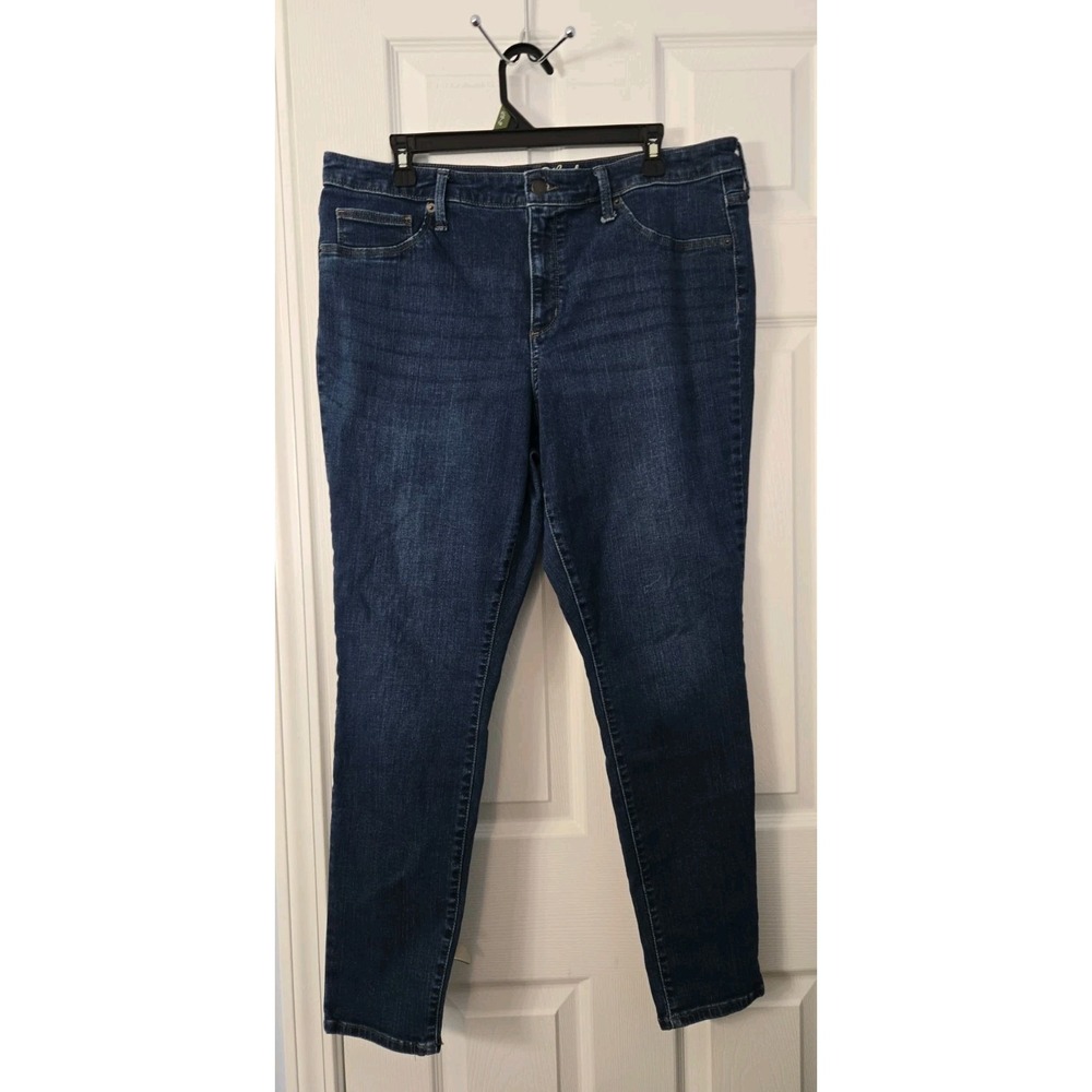 Universal Thread Womans Denim Jeans Size 16 X 33R Blue